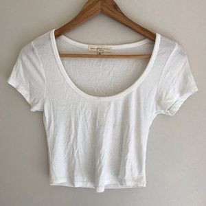 White crop top t-shirt